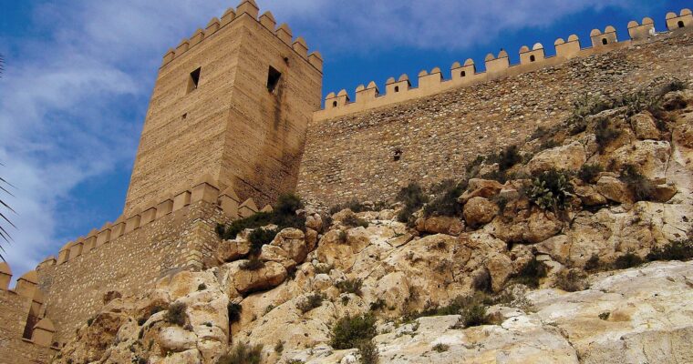 La impresionante Muralla de Jayrán en Almería: Descubre su historia y su imponente belleza