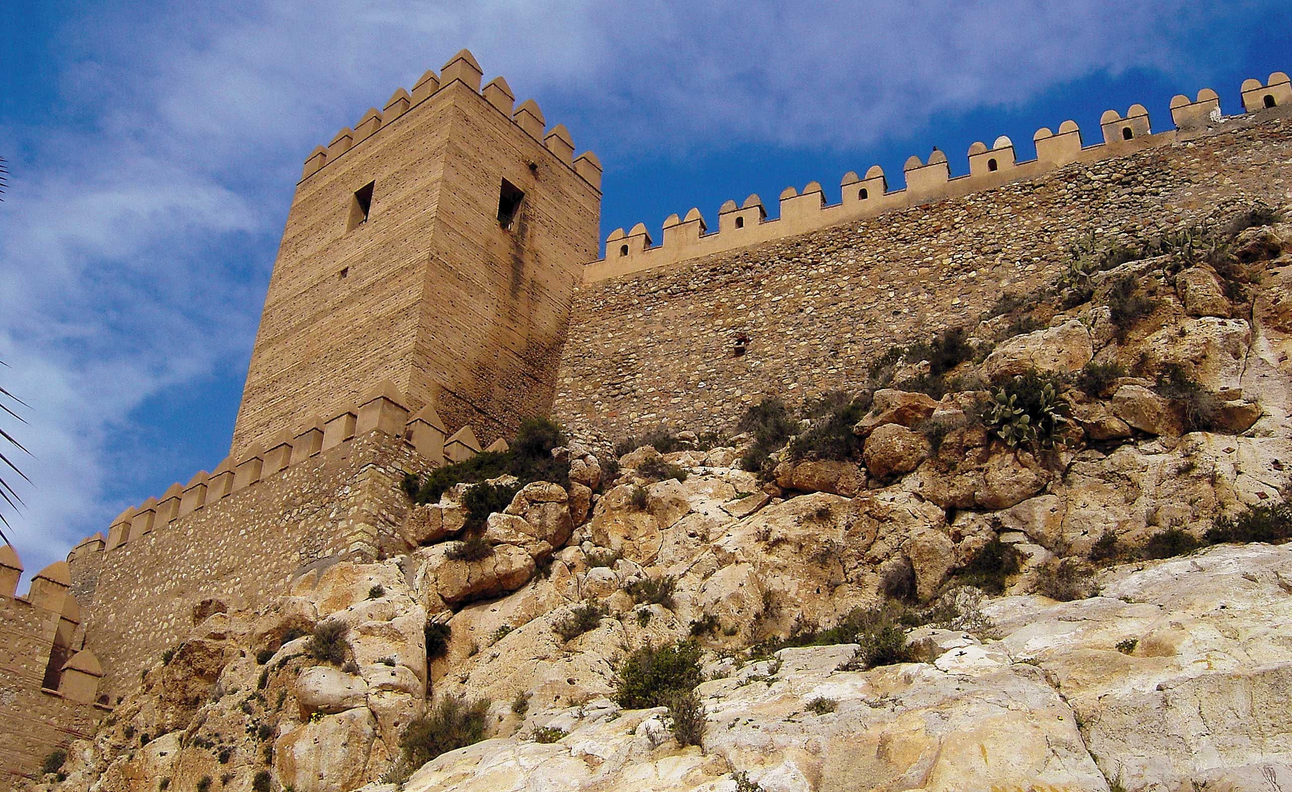 La impresionante Muralla de Jayrán en Almería: Descubre su historia y su imponente belleza